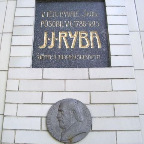 pamětní deska na bývalé skole v Rozmitále, kde učil Jakub Jan Ryba