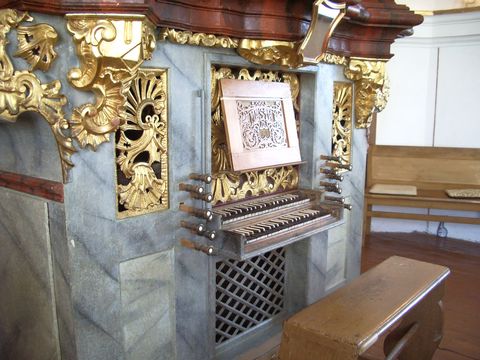 skřín varhan z roku 1750, na které hrával J.J.Ryba