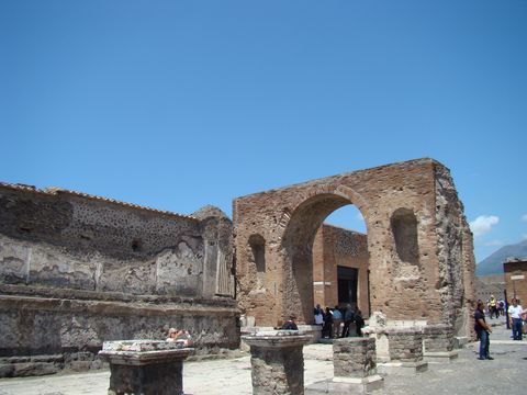 Tiberiův oblouk na fóru