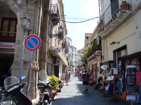 ulička v historické části města Pizzo