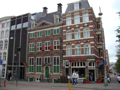 v domě se zelenými okenicemi bydlel v letech 1639-1658 Rembrandt
