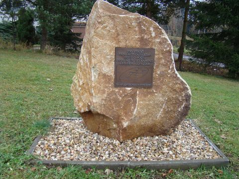 památník spadu meteoritů ve Stonařově
