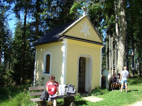 kaple sv. Trojice blízko vrcholu Aichelbergu