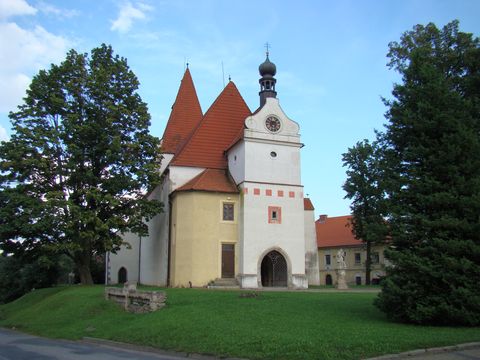 kostel několika slohů v Horní Stropnici
