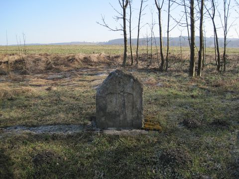 kámen na pravé staně silnice za Jihlavou směrem k Bílém Kameni