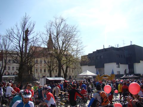 sraz cyklistů na jihlavském náměstí