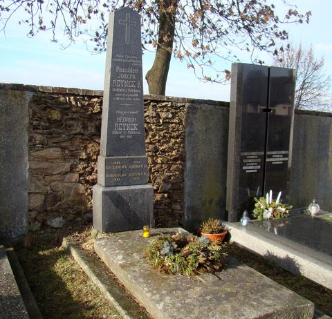 hrob rodiny Reynků ve Svatém Kříži