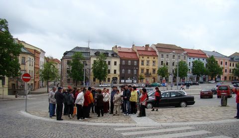 povídání na spodní části Masarykova náměstí