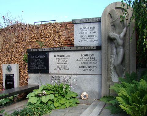 hrob sochaře F. V. Foita a jeho ženy