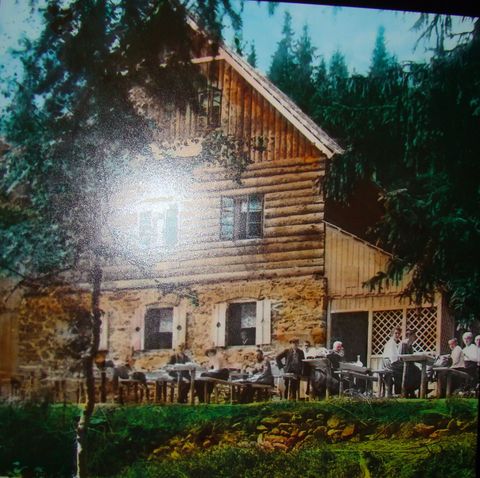 chata u pramene Vltavy v roce 1923