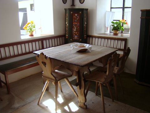 stůl v Kozinově statku je ze 16. století