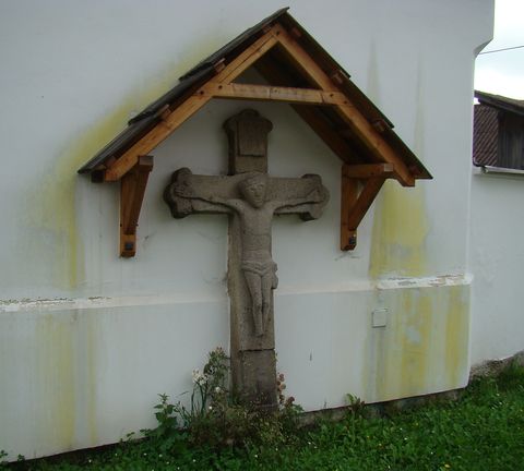 kříž v Hněvkovicích