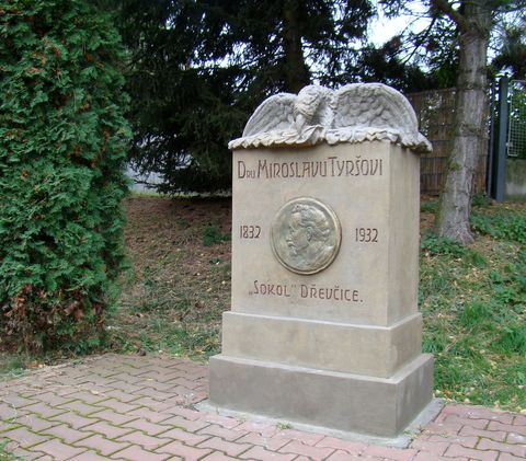 památníček v Dřevčicích