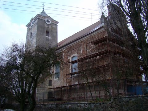 kostel Nanebevzetí P. Marie v Martínkově se začal v říjnu 2011 opravovat