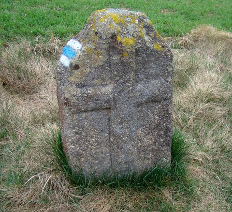 křížový kámen u polní cesty kousek od Kobylince