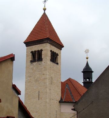 opravená věž kostela v Řeporyjích