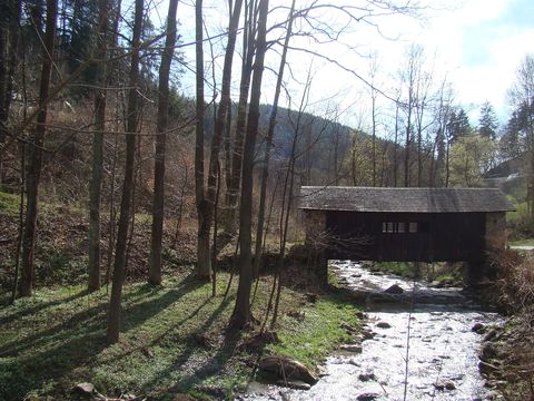 přes most vedla cesta z Pernštejna na Mansberk