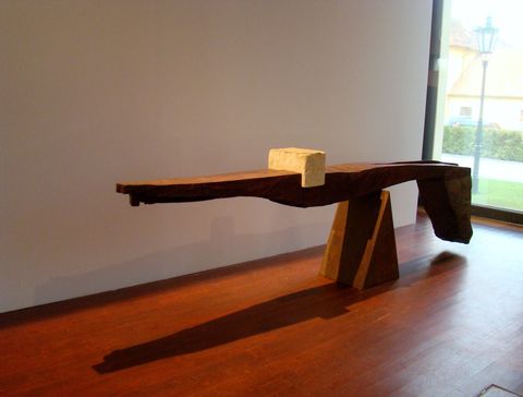 Balance I., 1992, dřevo, kámen, železo