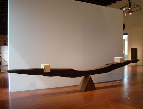 Balance III., 1992, dřevo, kámen, železo