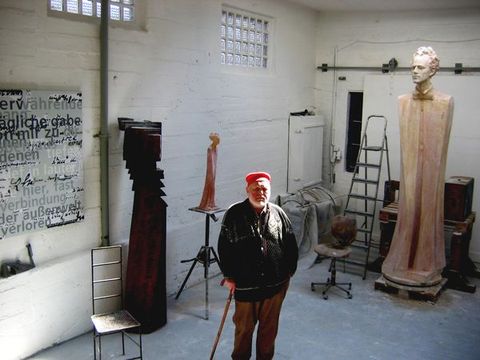 Mistra Koblasu vyfotila v jeho atelieru Sonja Jakushewa