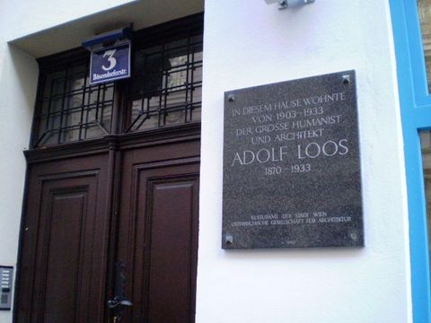 dům, kde bydlel Adolf Loos