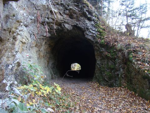 tunel ve skále pod Bredovým mlýnem
