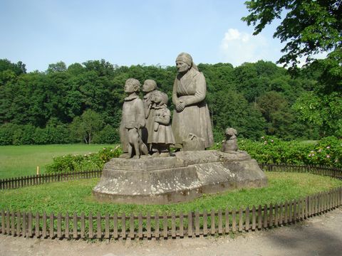pomník v Babiččině údolí