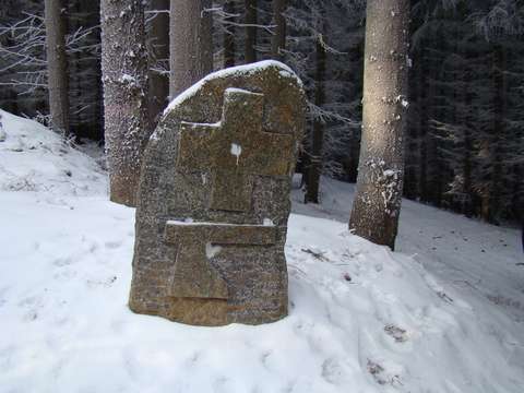 křízový kámen u cesty Kosov-Petrovice
