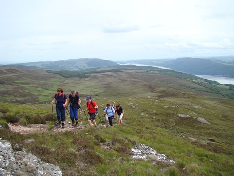 začátek výstupu-dole je Loch Ness