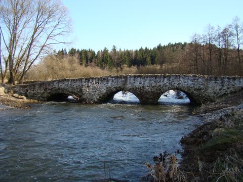 jeden z nejstarsích kamenných mostů u nás