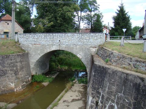 písní opěvovaná výpust rybníka-boąilecký mostek