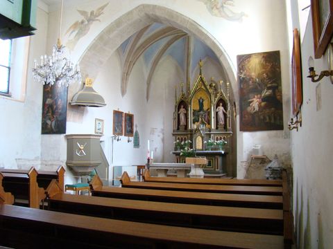 interiér kostela Nanebevzetí Panny Marie v Číhosti