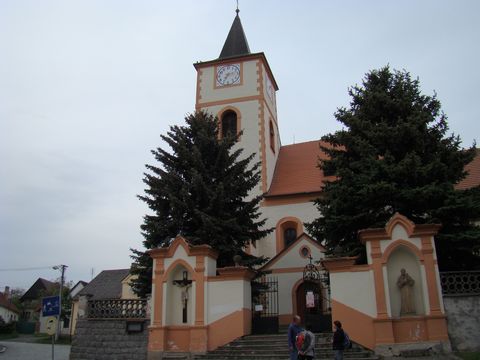 kostel sv. Jakuba v Kasejovicích z náměstí