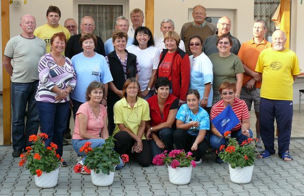 účastníci cykloturistického zájezdu ve Valticích 2011