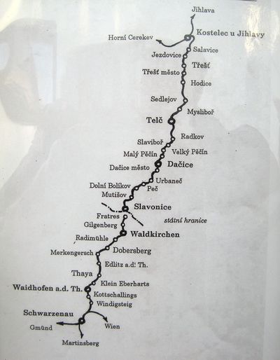 průběh dráhy vybudované na samém konci 19. století