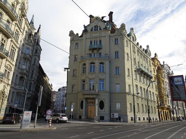 Goethe institut na vltavském nábřeží; www.svatosi.cz