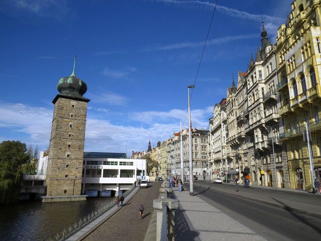 spolkový dům Mánes se Šítkovskou vodárenskou věží; www.svatosi.cz