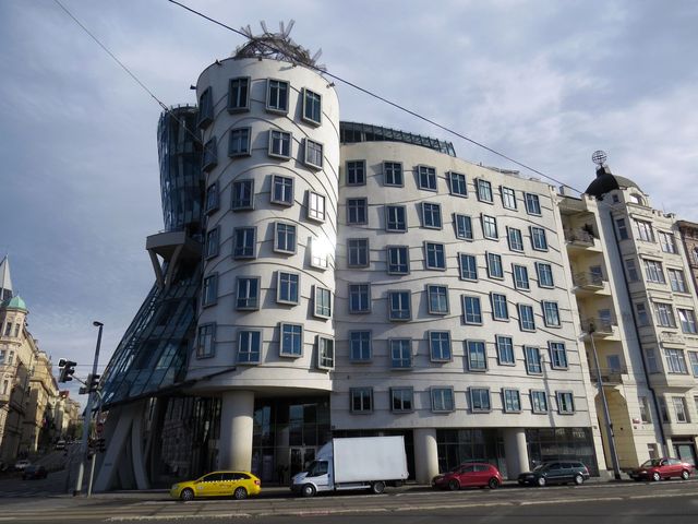 dům byl vystavěn podle návrhu Vlada Miluniće; www.svatosi.cz