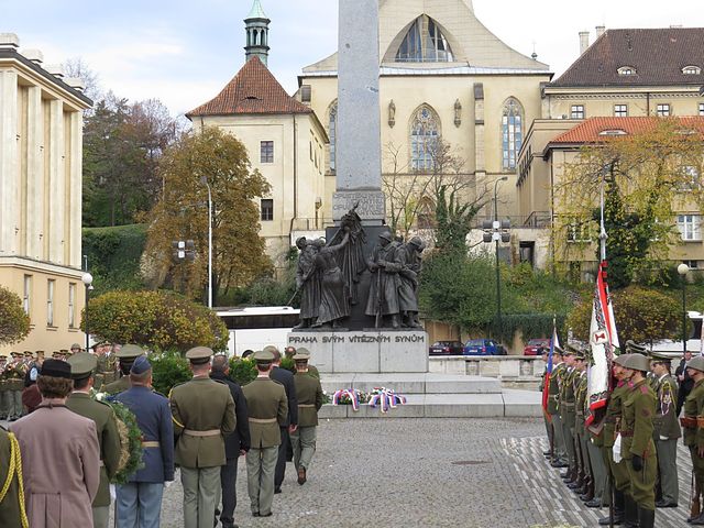 náměstí Pod Emauzy; www.svatosi.cz