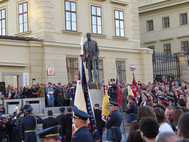 obrovské množství lidí, skvělé pěvecké sbory, neúčast Miloše Zemana; www.svatosi.cz