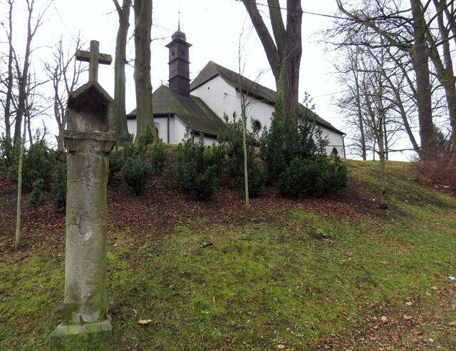 kostel na Jánském kopečku patří k nejstarším dochovaným kamenným stavbám na Českomoravské vysočině; www.svatosi.cz