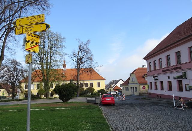 náměstí v Čechticích; www.svatosi.cz