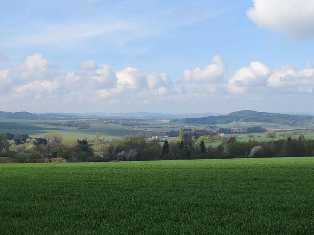 jarní příroda v okolí Pravonína; www.svatosi.cz