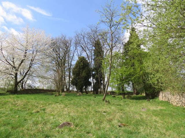 zde jsou pochováni předkové Gustava Mahlera, kteří bydleli ve Chmelné; www.svatosi.cz