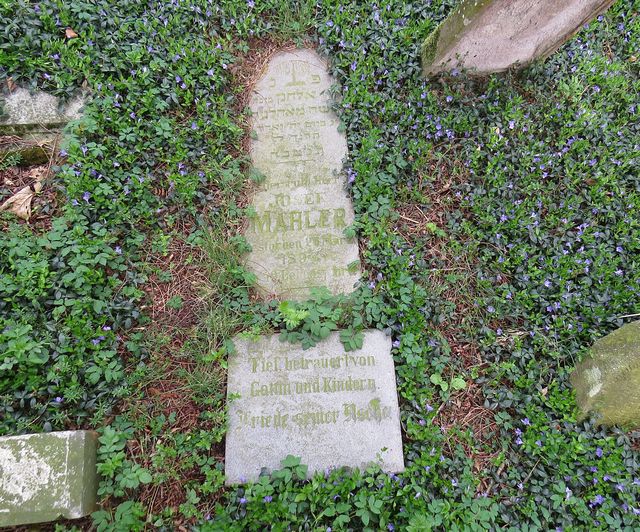 náhrobek Josefa Mahlera zemřeného v roce 1894; www.svatosi.cz