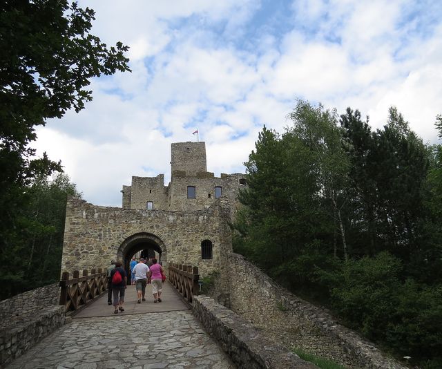vstupní brána hradu Strečno