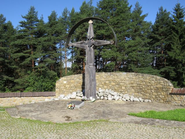 je tu pochováno 6500 vojáků, kteří padli na Slovensku v letech 1939-1945