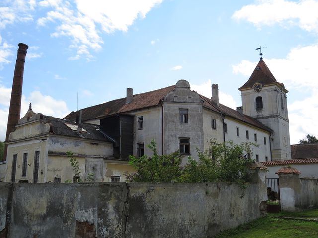 renesanční zámek byl přestavěn z gotické tvrze