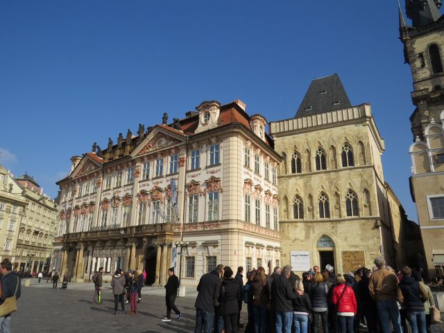 palác Kinských a dům U kamenného zvonu; www.svatosi.cz