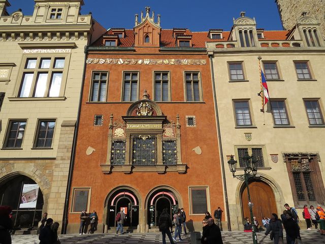 radnice byla zřízena v roce 1338 jako sídlo samosprávy Starého Města; www.svatosi.cz